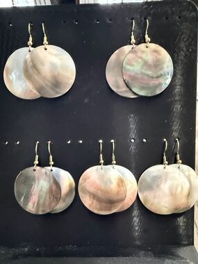5 pair of Natural Iridescent
Freshwater Shell earrings hypoallergenic